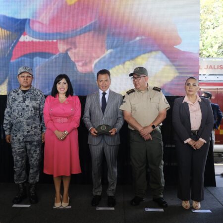 Jalisco conmemora a bomberas y bomberos en su día; anuncian mejoras en alertas, salarios y equipamiento Pablo Lemus dia del bombero