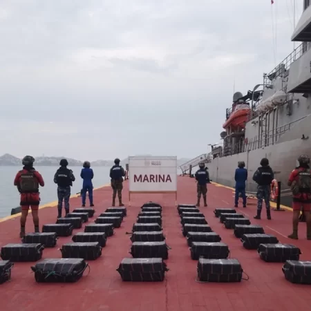 SEMAR asegura 900 kilos de cocaína en Guerrero SEMAR asegura 900 kilos de cocaína en Guerrero